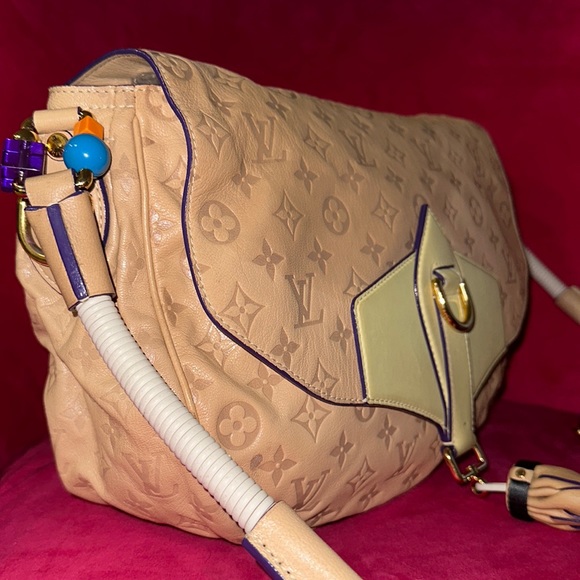 Louis Vuitton Limited Edition Creme Monogram Underground Messenger Bag - Picture 3 of 16